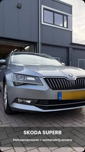 Skoda Superb met parkeersensoren en achteruitrijcamera