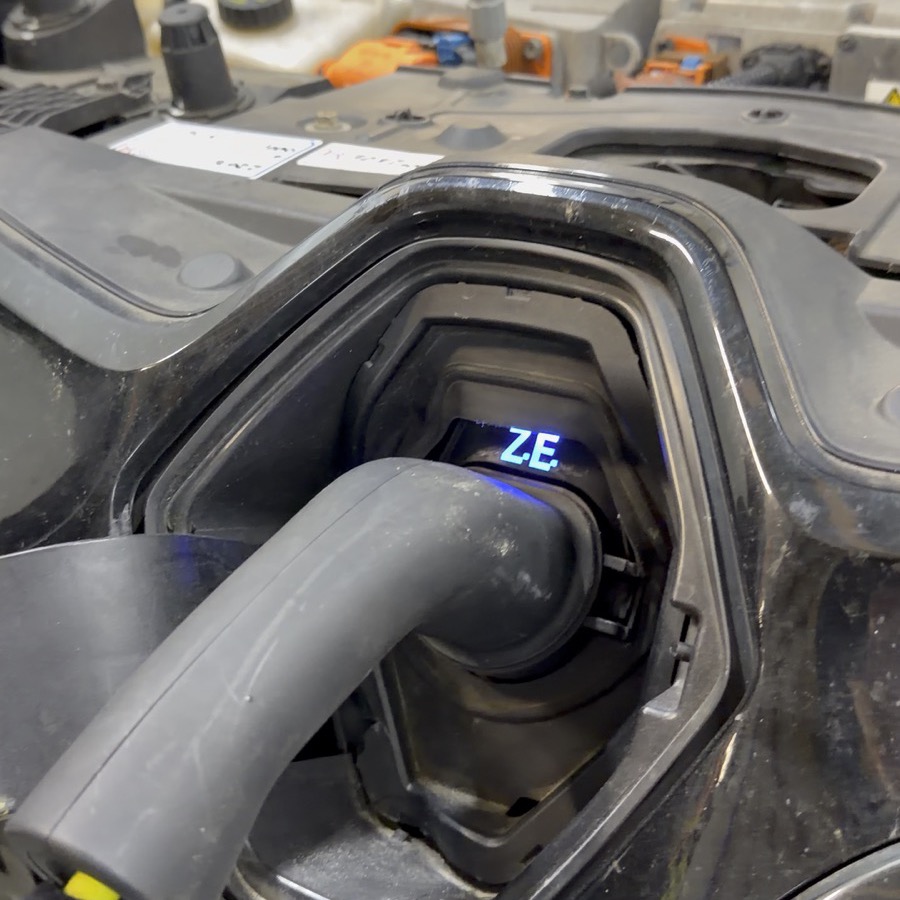 Renault Zoe laadpoort ZE indicator actief na reparatie